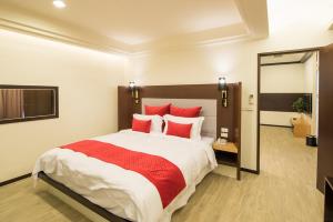 Letto o letti in una camera di Shangri Longluan Lake One B&B