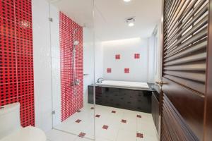 Bagno di Shangri Longluan Lake One B&B
