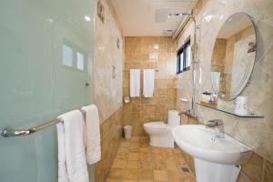 Bagno di Shangri Longluan Lake One B&B