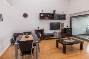TV a/nebo společenská místnost v ubytování Apartments Vista