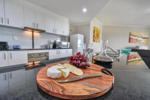O bucătărie sau chicinetă la Argus Apartments Darwin