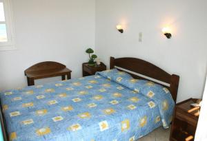 A bed or beds in a room at Kolona Studios