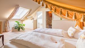 Postel nebo postele na pokoji v ubytování Heuboden Hotel Landhaus Blum