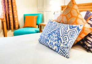 A bed or beds in a room at Stattons Boutique Hotel and Restaurant 