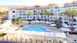 Bazén v ubytování JOIA Salomé by Iberostar -Adults Only nebo v jeho okolí