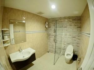Koupelna v ubytování KD Residence + 31 fotografií