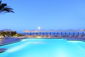 Bazén v ubytování JOIA Salomé by Iberostar -Adults Only nebo v jeho okolí