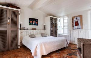 a bedroom with a white bed and a window at Hotel Les Bois Flottais in Le Bois-Plage-en-Ré
