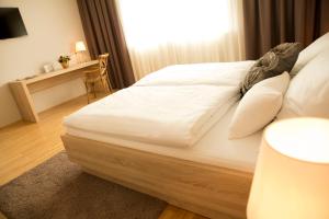 Voodi või voodid majutusasutuse Pfeiler's Bürgerstüberl - Hotel toas