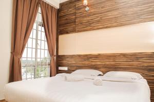 Postel nebo postele na pokoji v ubytování Wan Alyasa Hotel
