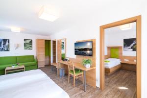 Postel nebo postele na pokoji v ubytování Reiters Wohlfühlhotel + 37 fotografií