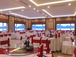 Restaurace v ubytování Halong Harbour Hotel