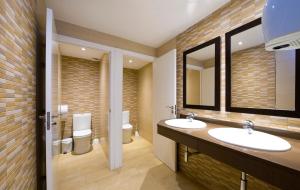 Łazienka w obiekcie Hotel Anibal - AB Group