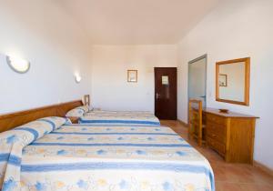 Łóżko lub łóżka w pokoju w obiekcie Hotel Anibal - AB Group