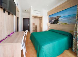 Łóżko lub łóżka w pokoju w obiekcie Hotel Anibal - AB Group