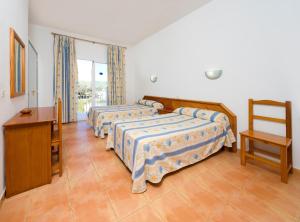 Łóżko lub łóżka w pokoju w obiekcie Hotel Anibal - AB Group