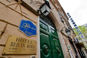 a hotel bed in roma sign on the side of a building at Bed In Roma in Rome