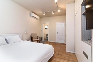 TV a/nebo společenská místnost v ubytování Hanasi 129 - Boutique Apartments
