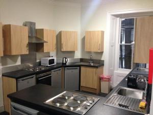 Η κουζίνα ή μικρή κουζίνα στο Belvedere House (Gloucester Road)