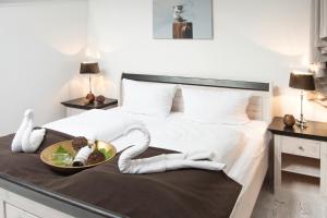 a hotel room with a bed with a bowl of food at Möwennest in Flensburg
