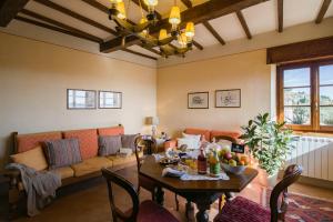 Posezení v ubytování Villa Luisella