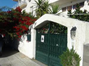 アテネにあるSunset Sea View Apartmentのギャラリーの写真