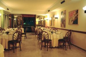 a dining room with tables and chairs in a restaurant at Hotel Ristorante La Piana in Telese