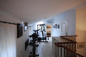 Das Fitnesscenter und/oder die Fitnesseinrichtungen in der Unterkunft Villa Tuttorotto