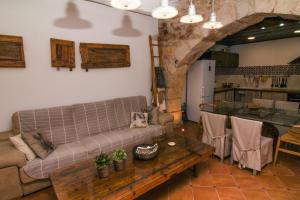 a living room with a couch and a table at Rails del Temple in Castellote