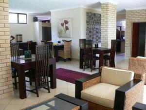 Rustenburg Boutique Hotel tesisinde bir restoran veya yemek mekanı