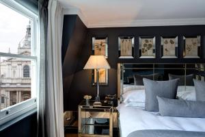 The Franklin London - Starhotels Collezione客房内的一张或多张床位