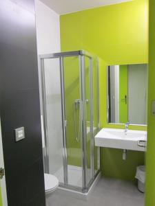 Koupelna v ubytování UBA Hostel