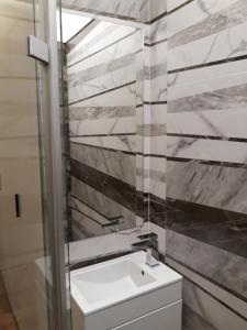 A bathroom at Light in the heart