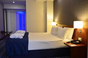 A bed or beds in a room at Taxim Express Bosphorus Hotel