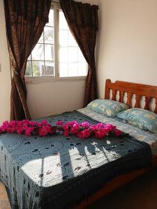 a bedroom with a bed with flowers on it at Hotel Contadora in Contadora