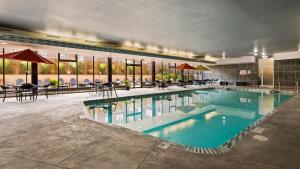 Πισίνα στο ή κοντά στο Best Western Plus Milwaukee West