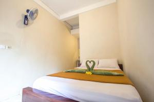 Postel nebo postele na pokoji v ubytování Putra Dadi Guest House