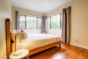 a bedroom with a bed and a window at Cockatoo Hideaway- Cabin in Montville