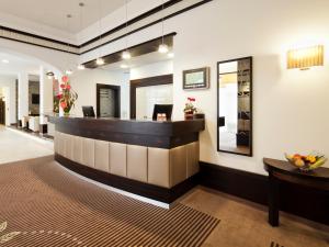 a lobby of a hotel with a reception desk at Best Hotel ZELLER in Königsbrunn