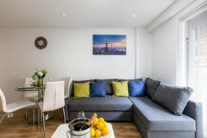 Posedenie v ubytovaní Skyvillion - COZY APARTMENTS in Enfield Town With Free Parking & Wifi