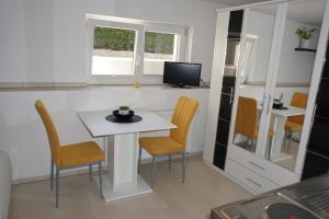 a dining room with a white table and chairs at Souterraine-Findlinge in Breege +15 photos
