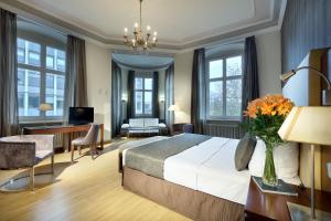 Cama ou camas em um quarto em Eurostars Park Hotel Maximilian