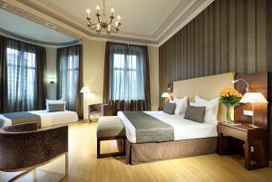 Cama ou camas em um quarto em Eurostars Park Hotel Maximilian
