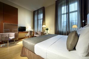 Cama ou camas em um quarto em Eurostars Park Hotel Maximilian