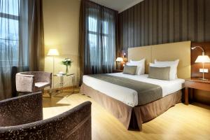 Cama ou camas em um quarto em Eurostars Park Hotel Maximilian
