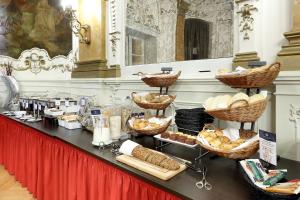 Comida no hotel ou em algum lugar perto