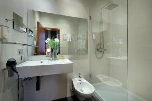 Um banheiro em Eurostars Park Hotel Maximilian
