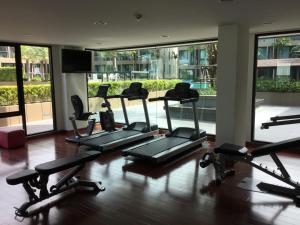The fitness centre and/or fitness facilities at Pixels Condo Unit 261