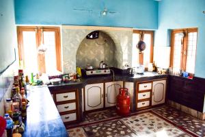 Cuina o zona de cuina de Nepalaya Eco Hostel
