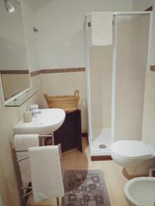 a bathroom with a sink and a shower and a toilet at B&B The Dream in Zoagli